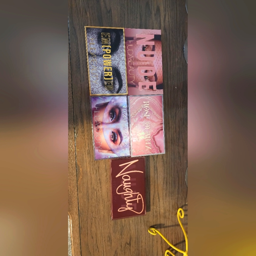 HUDA Beauty Eyeshadow Lot